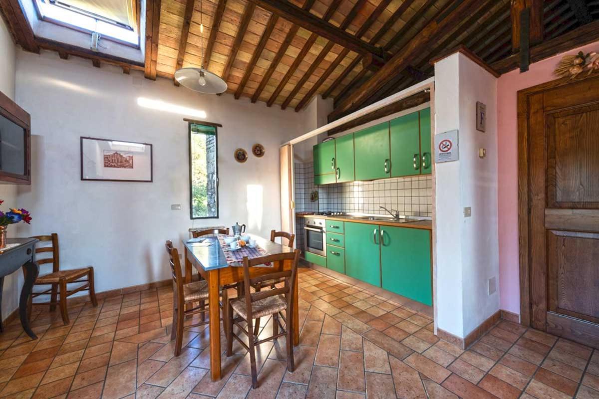 Croce Di Mezzo Villa Montalcino Exterior photo