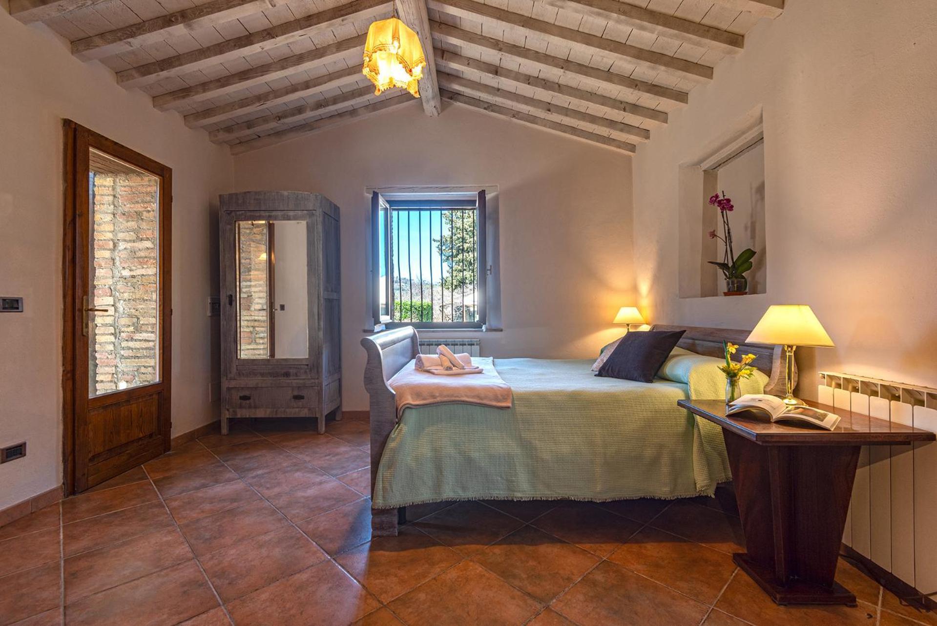 Croce Di Mezzo Villa Montalcino Exterior photo